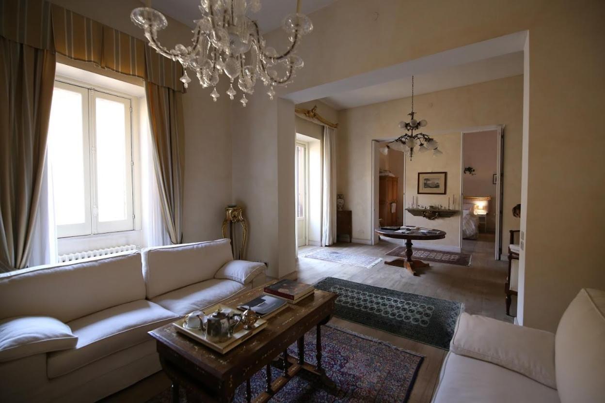 Dependance Royale Bed & Breakfast กาแซร์ตา ภายนอก รูปภาพ
