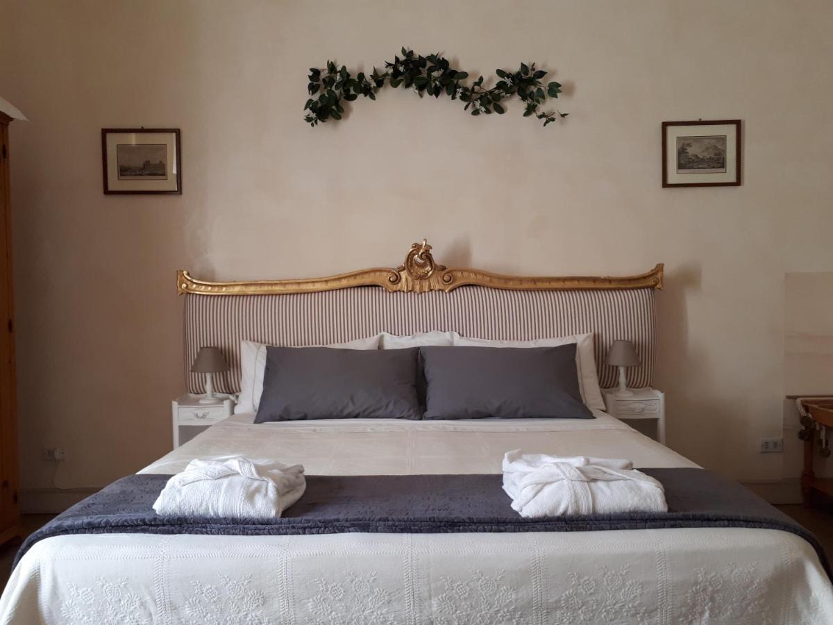 Dependance Royale Bed & Breakfast กาแซร์ตา ภายนอก รูปภาพ