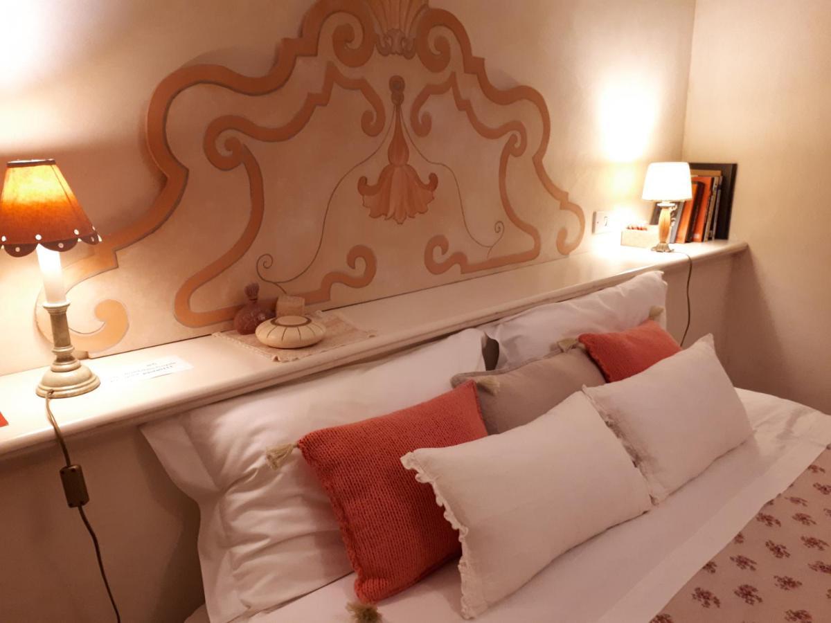 Dependance Royale Bed & Breakfast กาแซร์ตา ภายนอก รูปภาพ