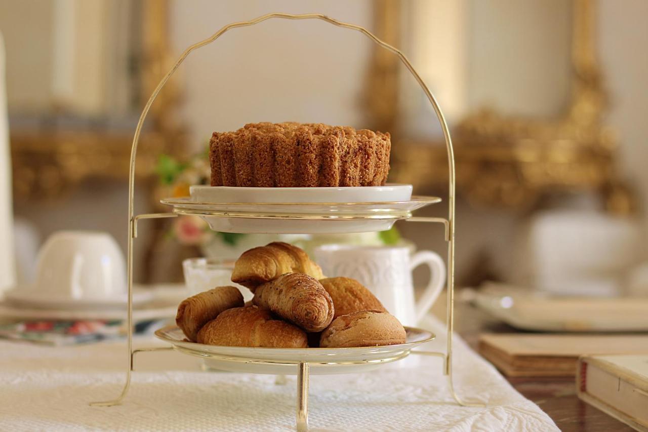 Dependance Royale Bed & Breakfast กาแซร์ตา ภายนอก รูปภาพ