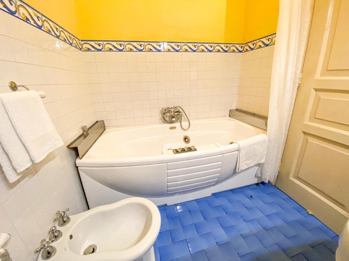 Dependance Royale Bed & Breakfast กาแซร์ตา ภายนอก รูปภาพ