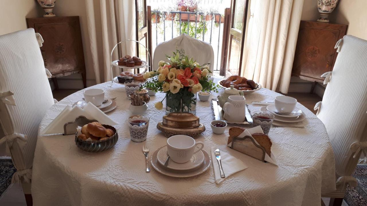 Dependance Royale Bed & Breakfast กาแซร์ตา ภายนอก รูปภาพ