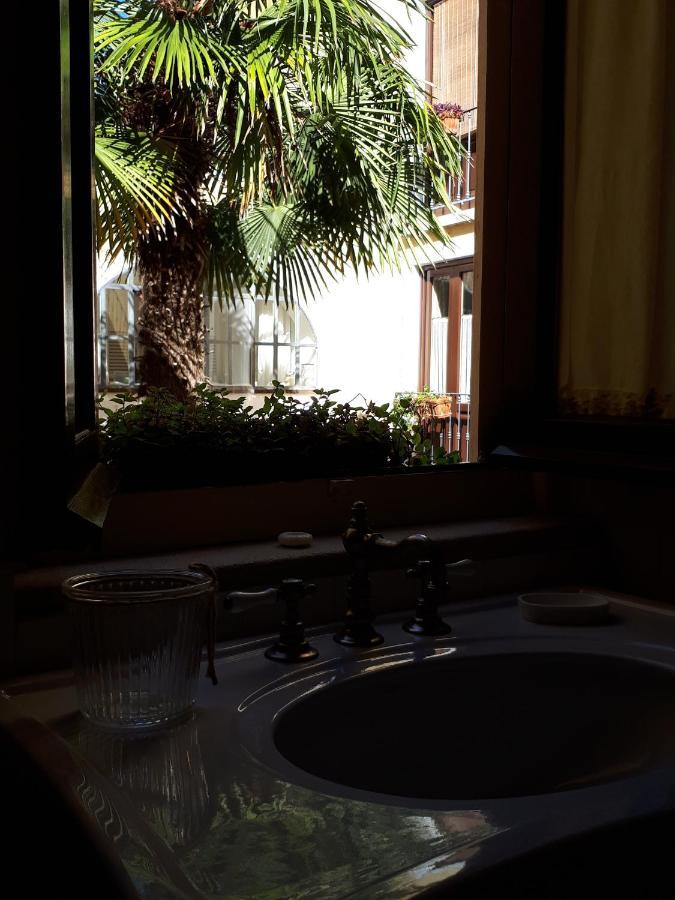 Dependance Royale Bed & Breakfast กาแซร์ตา ภายนอก รูปภาพ