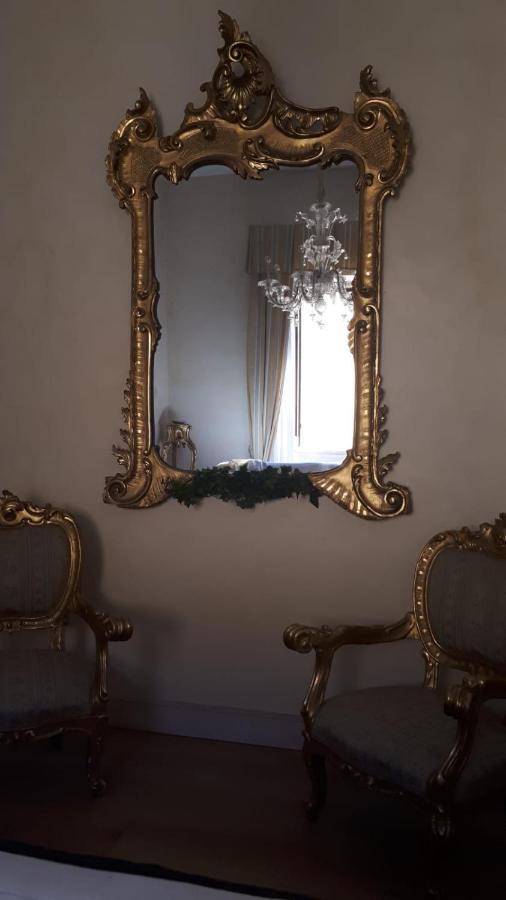 Dependance Royale Bed & Breakfast กาแซร์ตา ภายนอก รูปภาพ